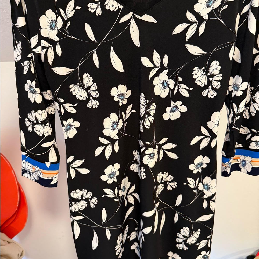 Reversible White House Black Market Black and White Floral Long Sleeve Dress